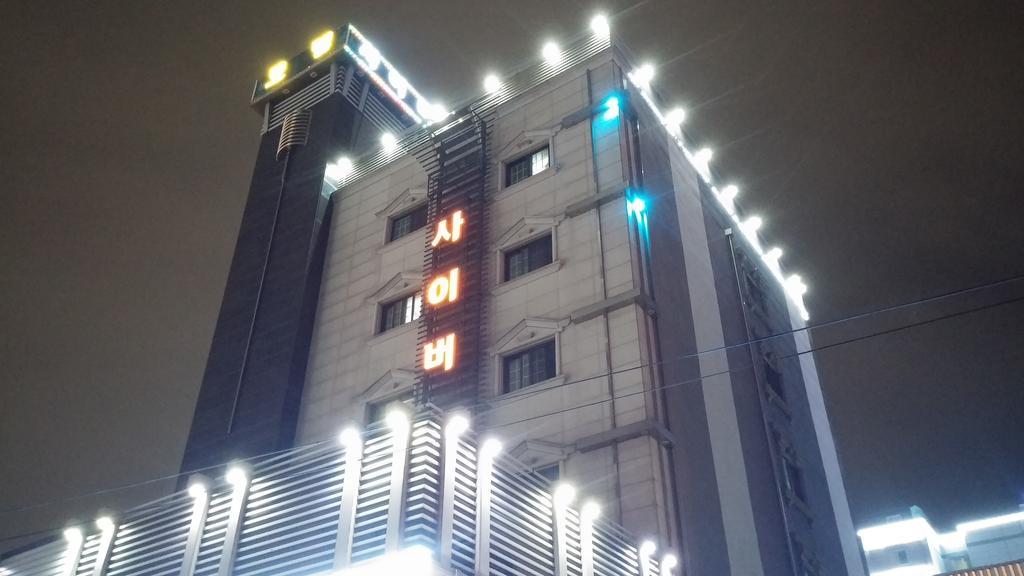 Cyber Motel Гунсан Екстериор снимка