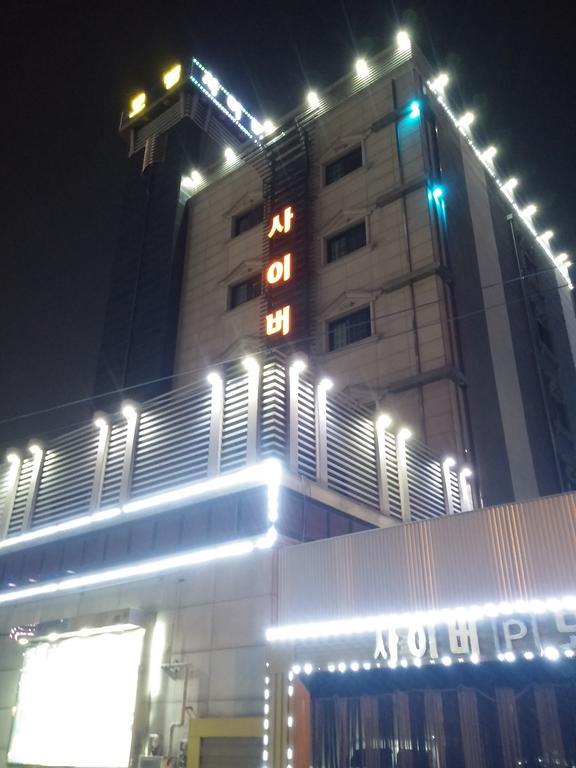 Cyber Motel Гунсан Екстериор снимка