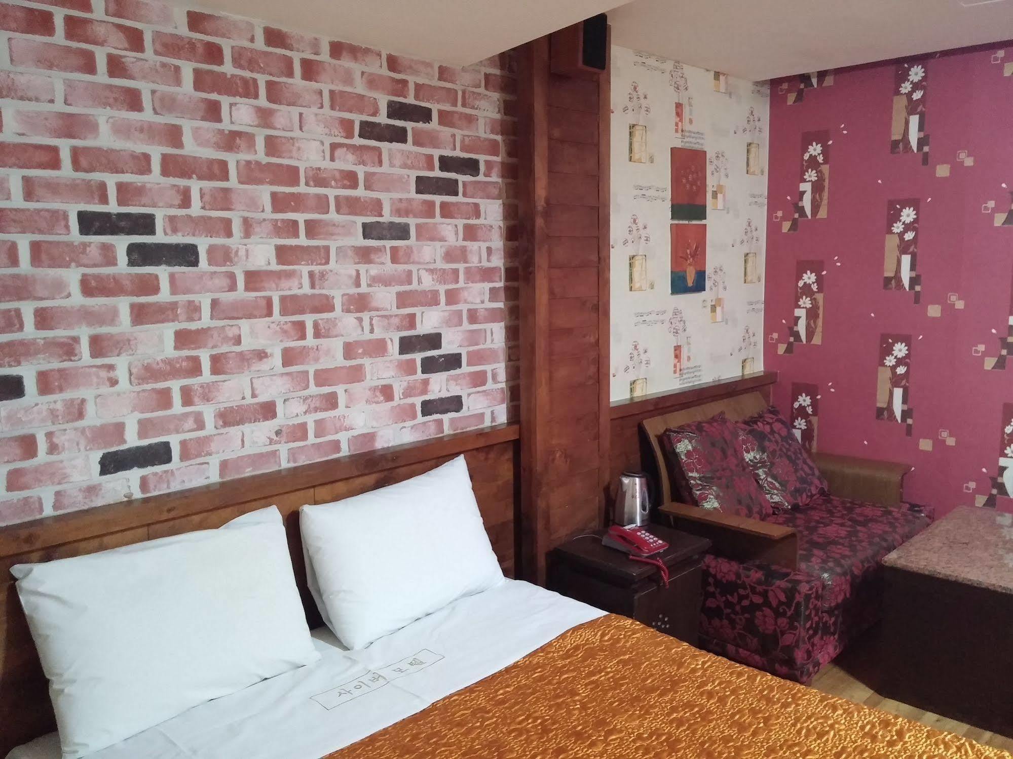 Cyber Motel Гунсан Екстериор снимка
