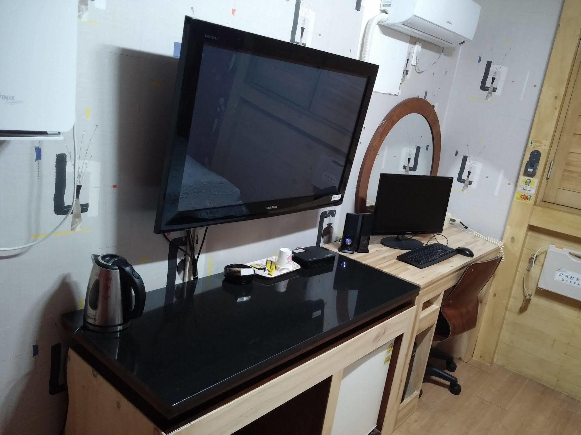Cyber Motel Гунсан Екстериор снимка