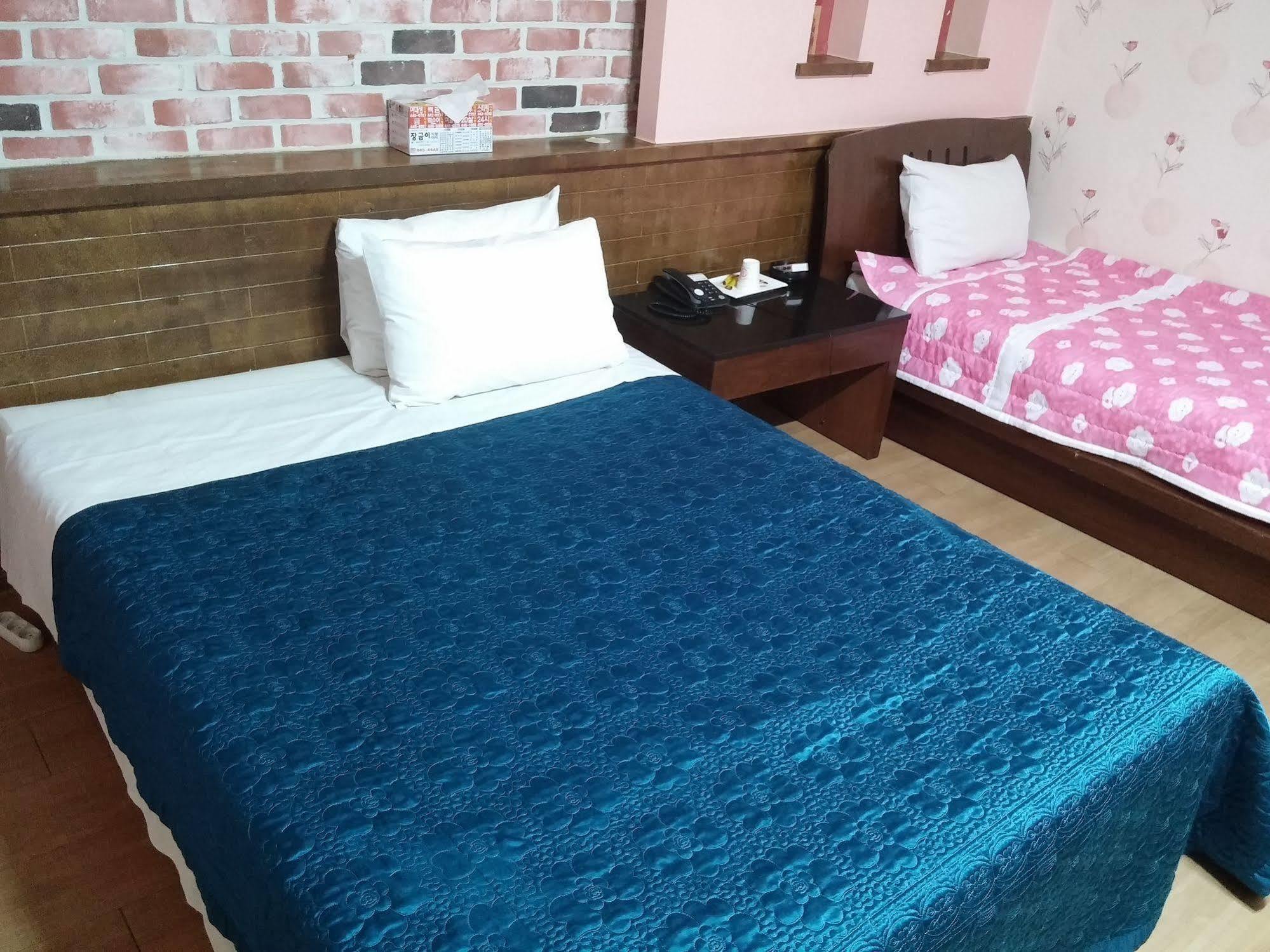 Cyber Motel Гунсан Екстериор снимка