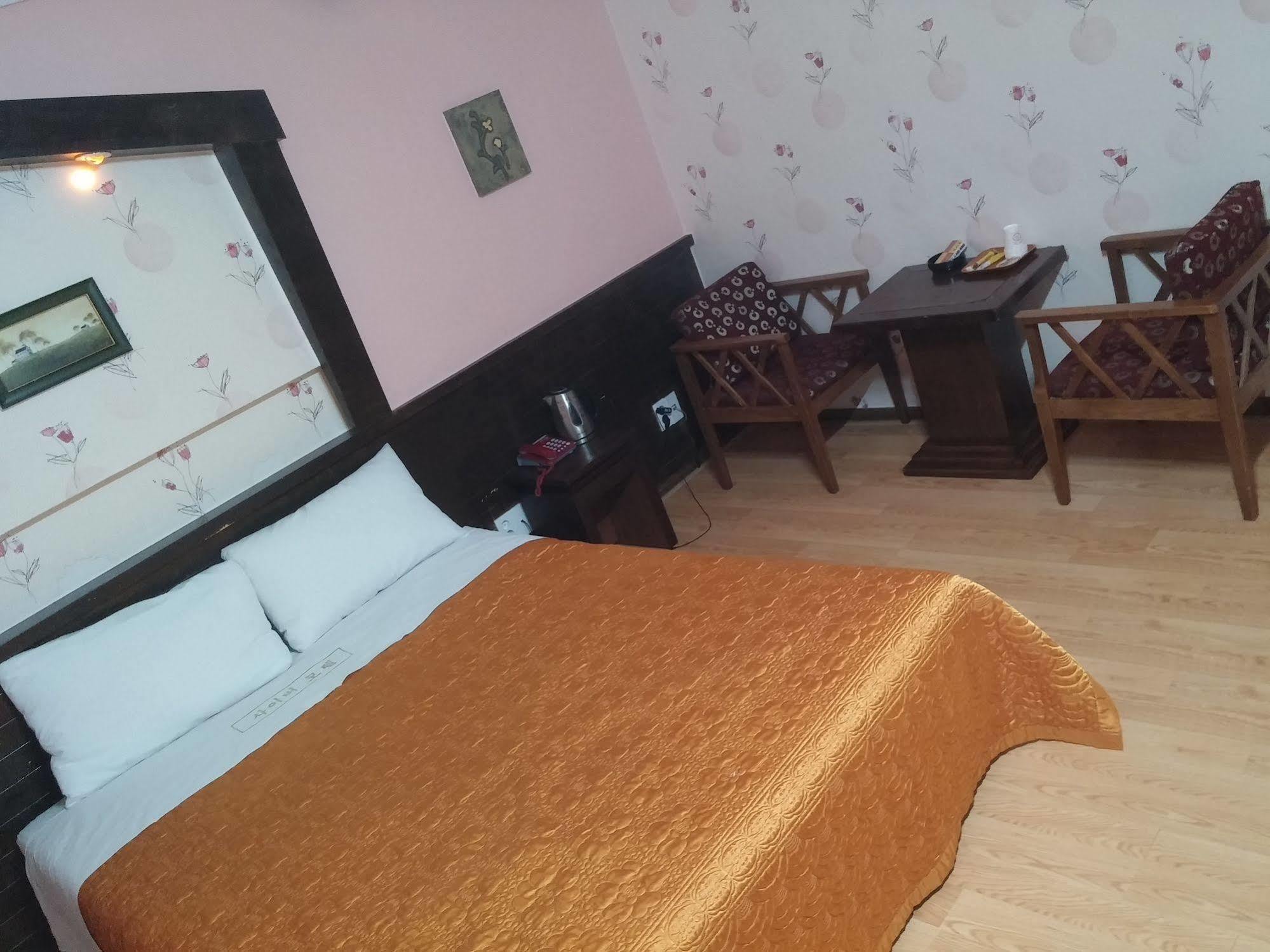 Cyber Motel Гунсан Екстериор снимка