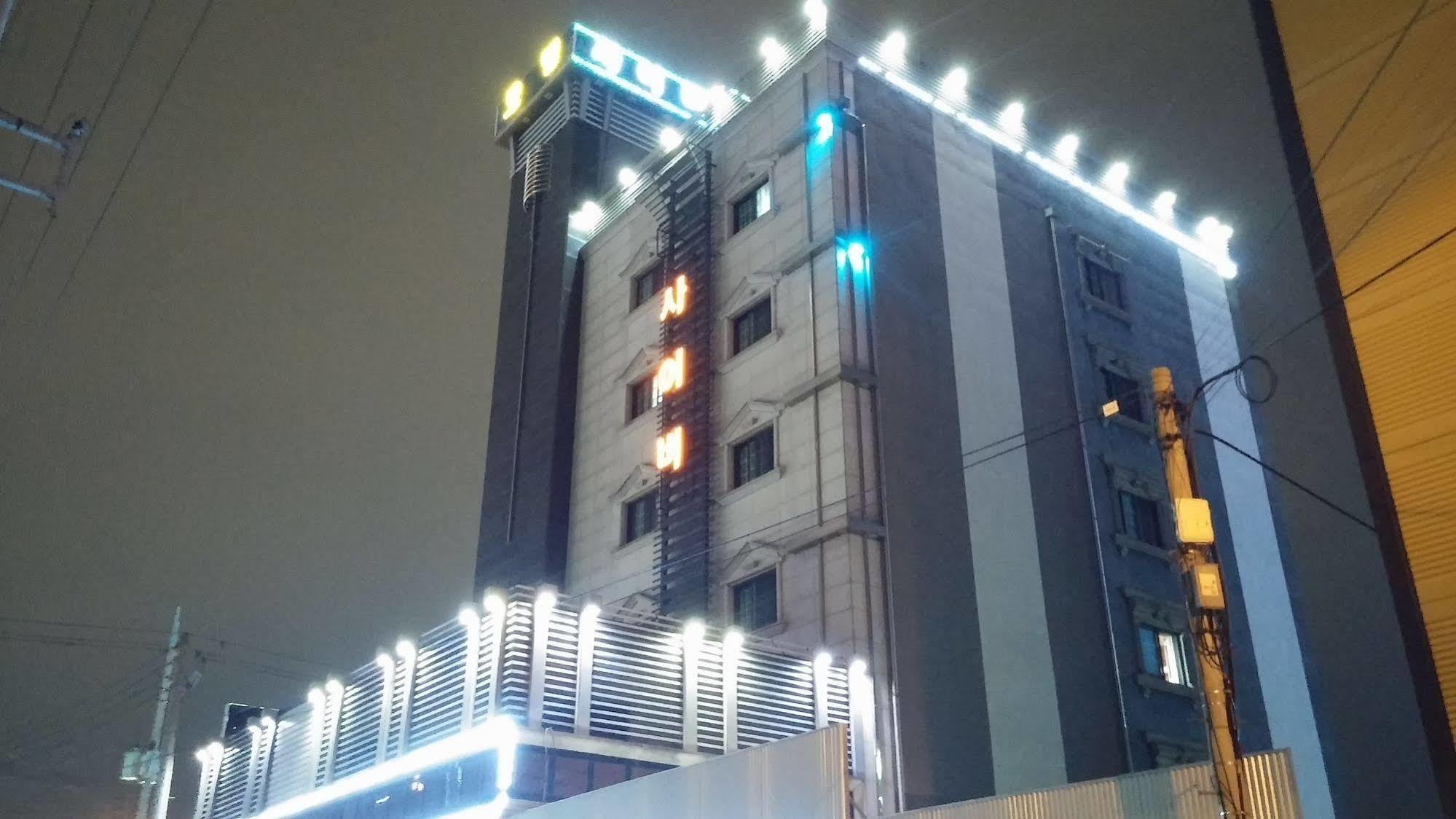 Cyber Motel Гунсан Екстериор снимка